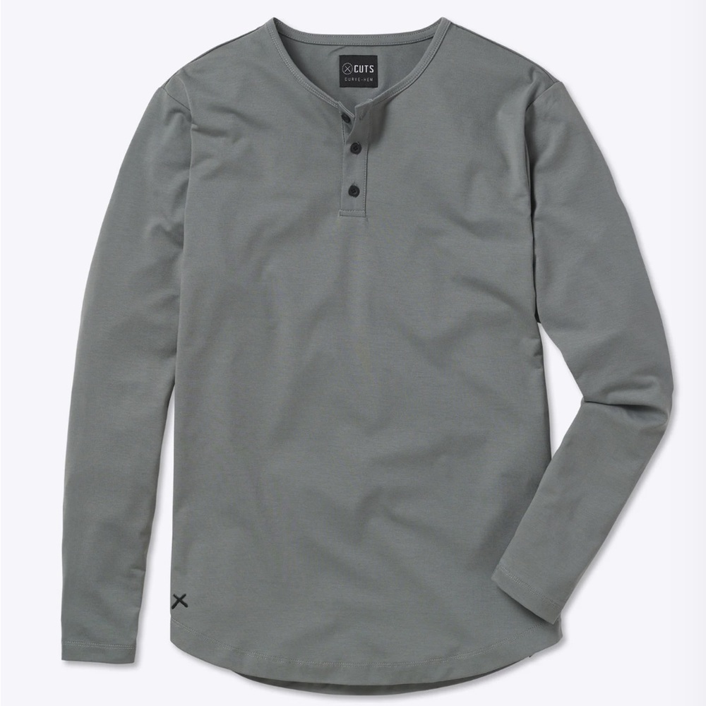 Cuts Men’s Size Medium Long Sleeve Curved Hem Tee in Sage.